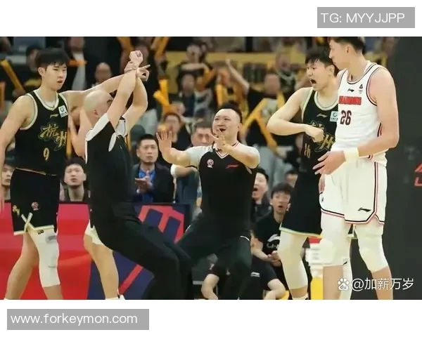 2021年CBA季后赛广东队与辽宁队激战回顾与精彩瞬间分析